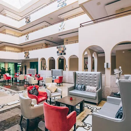 Hotel apartamentowy Grand Muthu Da Oura
