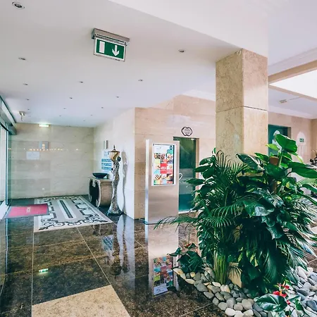 Lejlighedshotel Grand Muthu Da Oura 5*